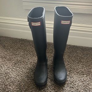 Like new black Hunter boots!